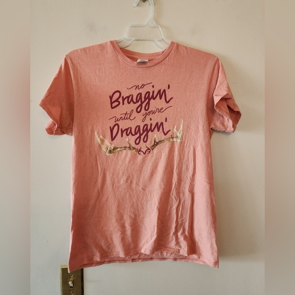 Womens hunting funny graphic t-shirt size medium loose fit peach